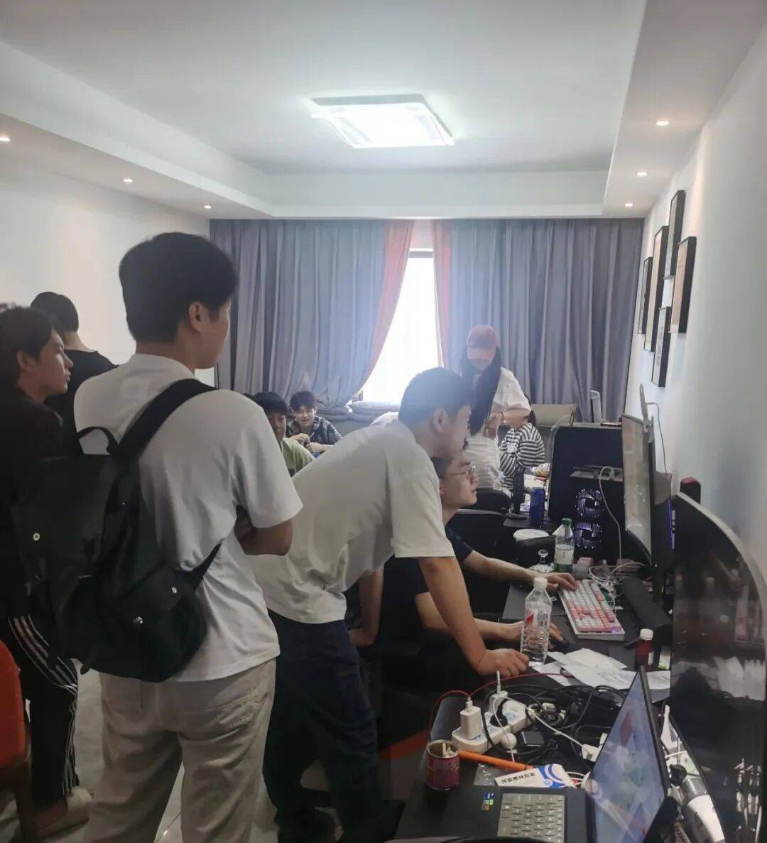 游戯(xì)开挂赚钱？警方：刑拘！