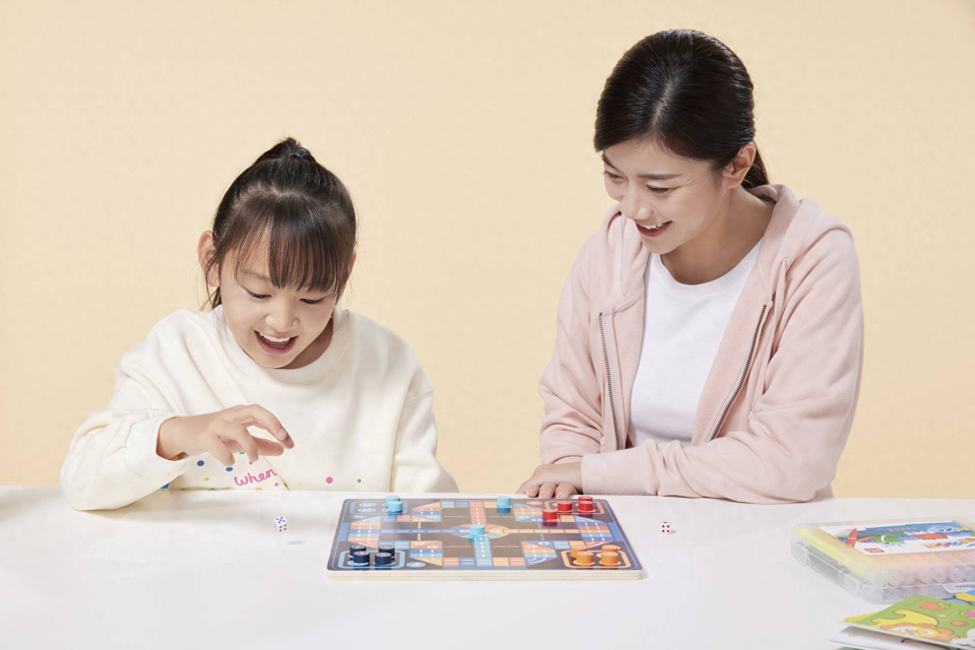 寒假，父母陪孩子玩“游戏”，亲子关系升温，娃开心又“长脑”